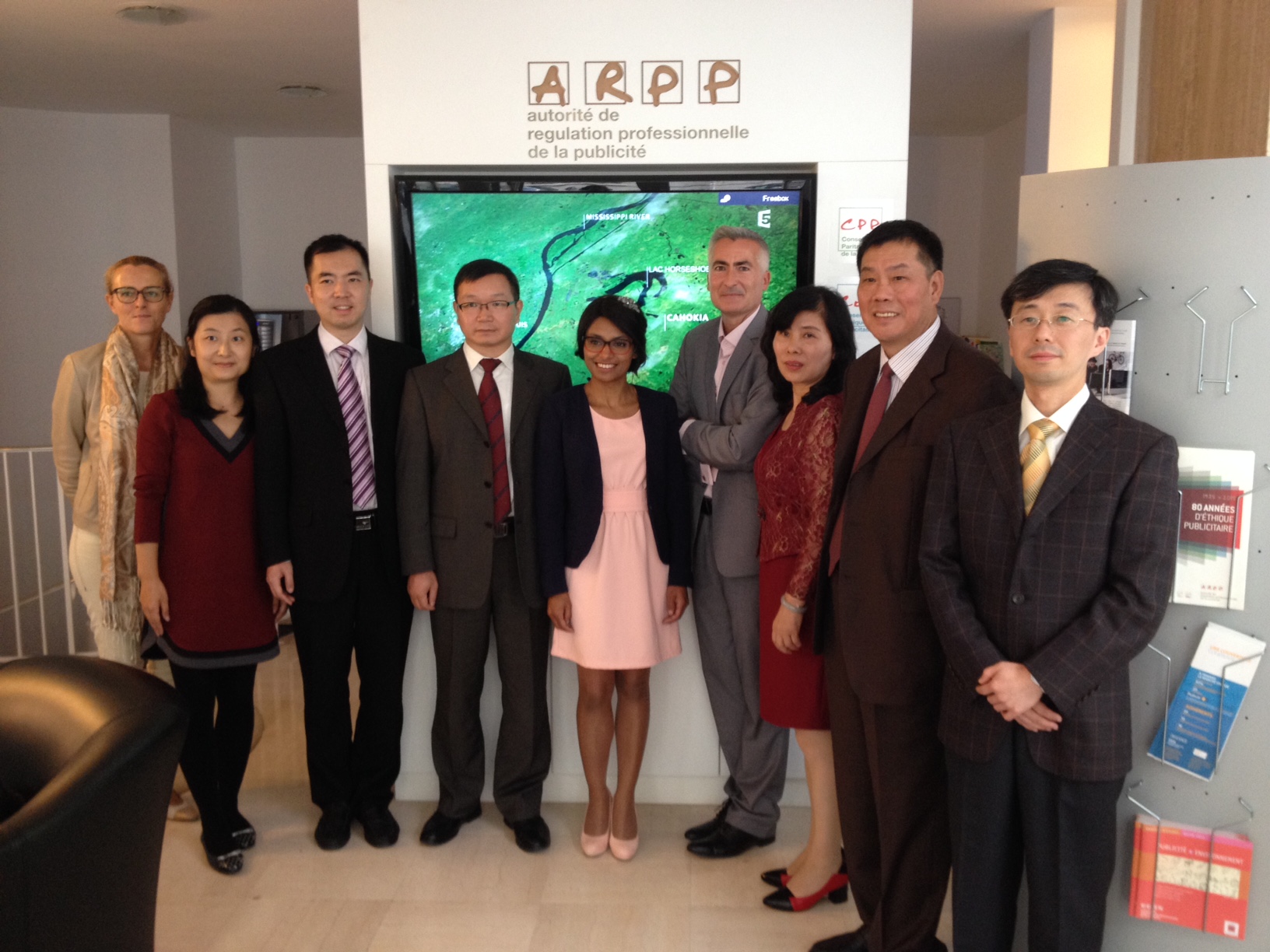 Eve Magnant (Publicis), Raelene Martin (ICC) et Stéphane Martin (ARPP) accueillent 6 représentants de la SAIC. Mr. Ren Zheng, Mr. Xu Mintao, Mr. Zhu Tao, Ms. Su Yuhua, Mr. Wu Yandong, Ms. Wen Chao.